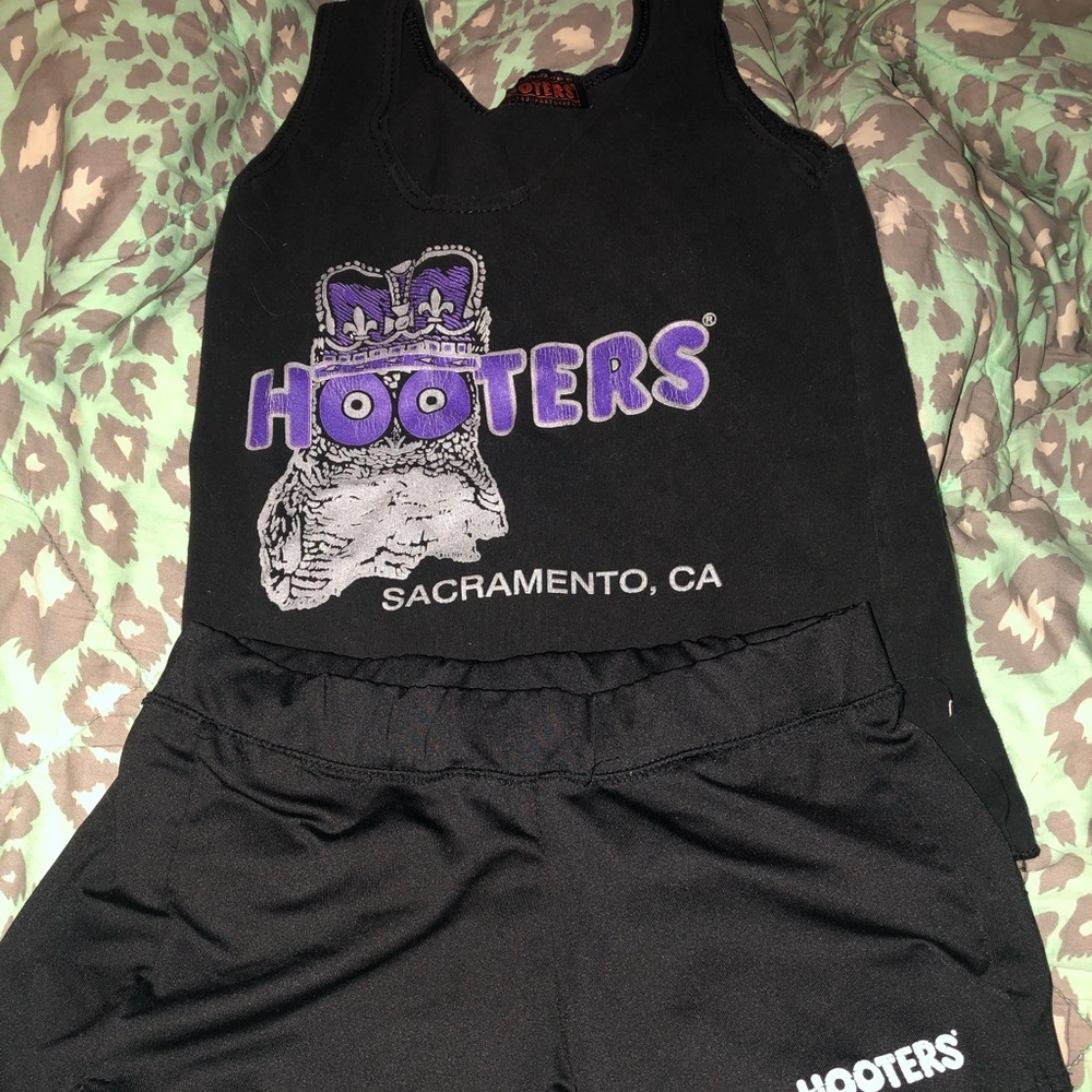 Hooters dark outfit authentic